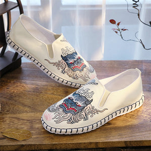 Ethnic Cow Head Cloud Embroidery Breathable Cloth Shoes for Men